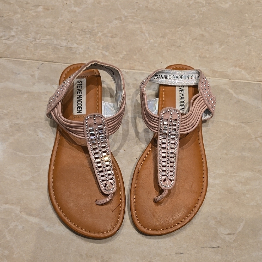 NWT Steve Madden Girls Pink Sandals with Rhinestone Detailing In 2M